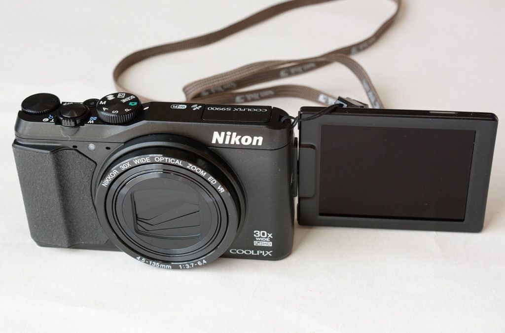 Nikon-S9900_self-pos.jpg